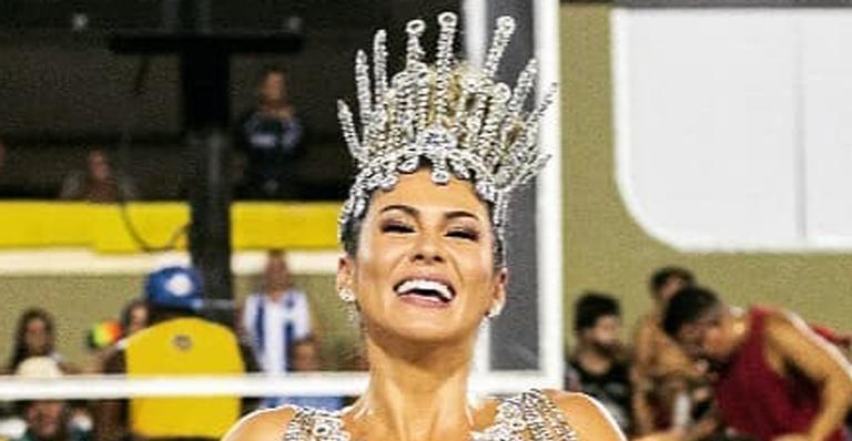 Livia Andrade publica foto na Sapucaí e solta desabafo misterioso: ”A felicidade é um problema individual”