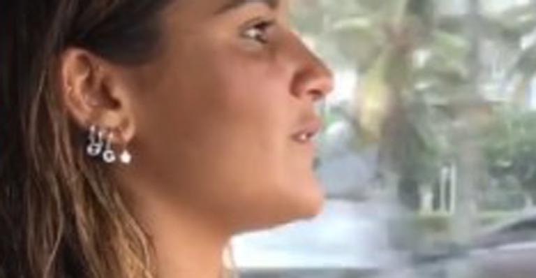 Giulia Costa surge dirigindo carrão de luxo de Otaviano Costa pela primeira vez