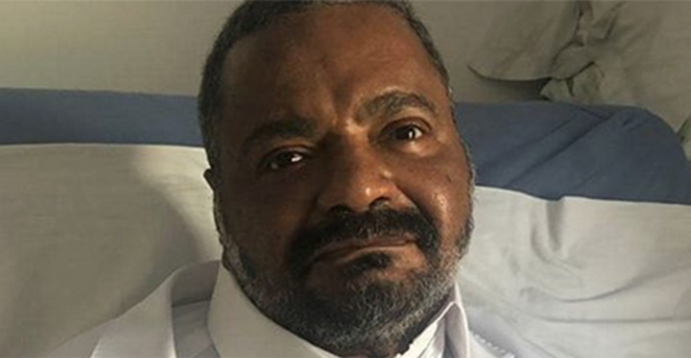 Após cancelar viagem, Arlindo Cruz surge com o terno que usaria no desfile da escola de samba em São Paulo