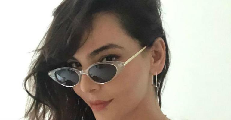Em raro clique, Tainá Müller posa nua coladinha no filho: ”Eu, ele e a imensidão”