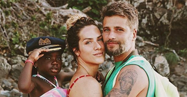 Giovanna Ewbank mostra Bruno Gagliasso no hospital após cirurgia