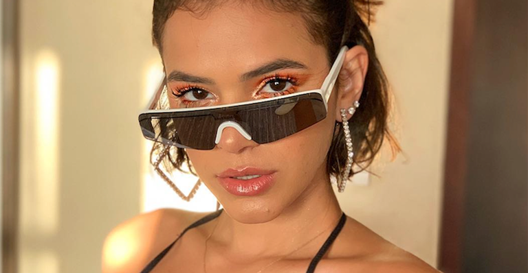 Bruna Marquezine surge com look ousado no carnaval de Salvador