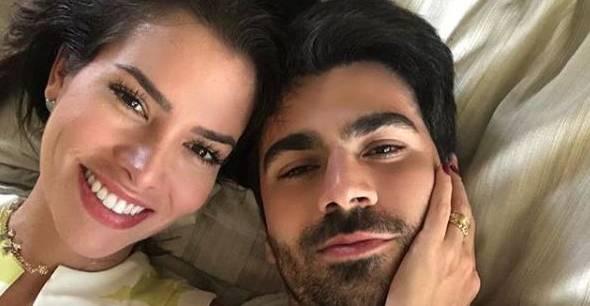Ex-BBB’s Rodrigão e Adriana Sant‘Anna encantam ao cantar para a filha mais nova