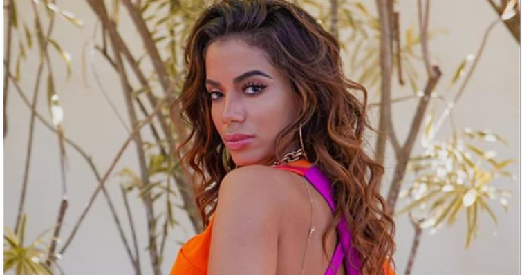 Livro de Anitta relata confusão após cirurgias plásticas e produção do Domingão do Faustão