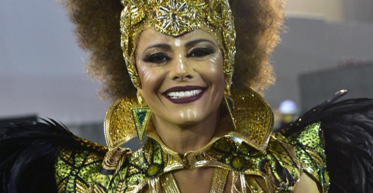 Rainha de Bateria, Viviane Araújo adere ao black power e rouba a cena em desfile