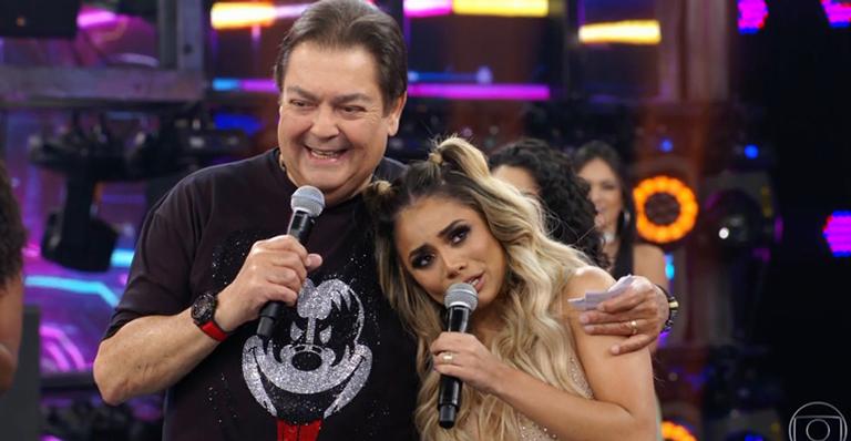 Faustão erra o nome de Lexa 9 vezes durante programa de TV