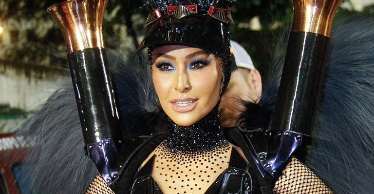 Sabrina Sato surge deslumbrante em segundo desfile após ser mãe