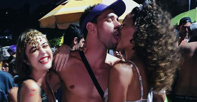Giovana Cordeiro dá beijão em ator de ‘Malhação’ durante o Carnaval