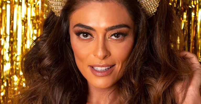 Juliana Paes surge sem calcinha ao usar vestido com fenda enorme