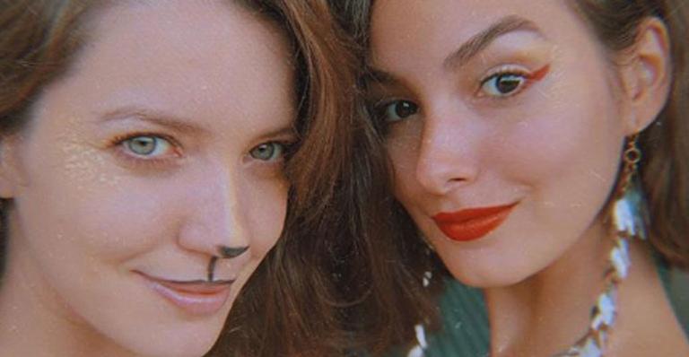 Com direito a muito glitter, Nathalia Dill e Marina Moschen curtem o carnaval juntas