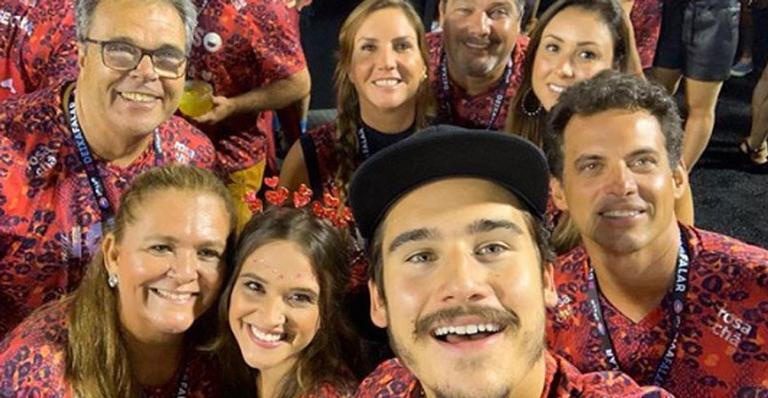 Nicolas Prattes e Juliana Paiva reúnem as famílias para curtirem o carnaval