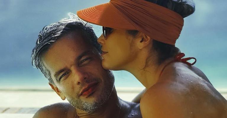 Nas redes, Otaviano Costa comemora Dia da Família com foto de viagem