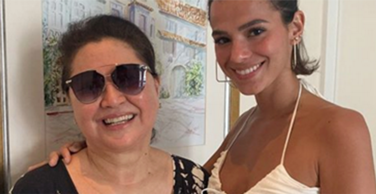 Bruna Marquezine visita Zoe, filha de Sabrina Sato, em dia de folga no Rio de Janeiro