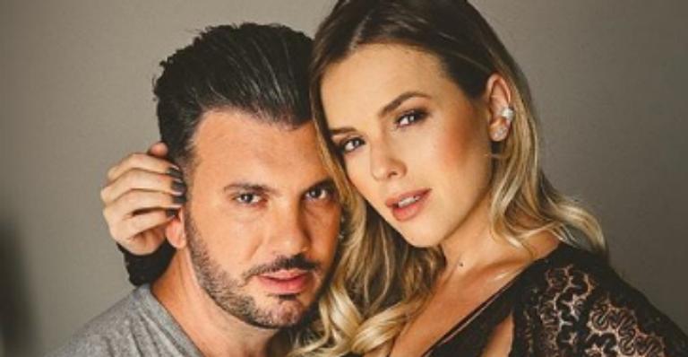 Thaeme fala sobre perda do bebê e reação do marido: ”Eu que dei a notícia”