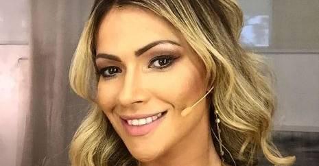 Mais magra, ex-BBB Fani Pacheco surge só de biquíni, exibe cintura fina e choca fãs