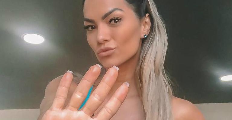 Kelly Key impressiona com corpão aos 36 anos na piscina: ”Maravilhosa essa mulher”