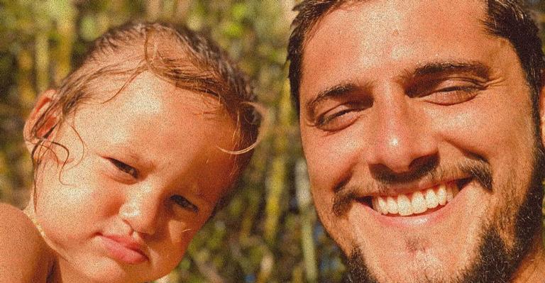 Bruno Gissoni encanta com fofura de Madalena mascando capim: ‘‘Menina caipira’’
