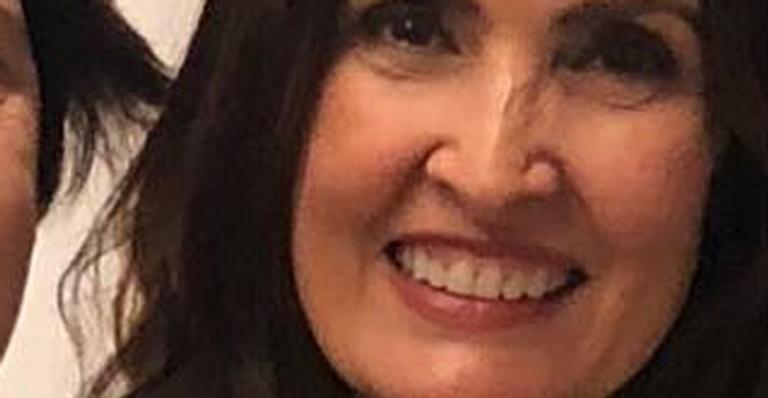 Fátima Bernardes publica foto raríssima ao lado da mãe: ”Cada uma com suas lutas”