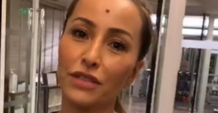 Sabrina Sato exibe machucados após desfiles no Carnaval e Duda Nagle se preocupa