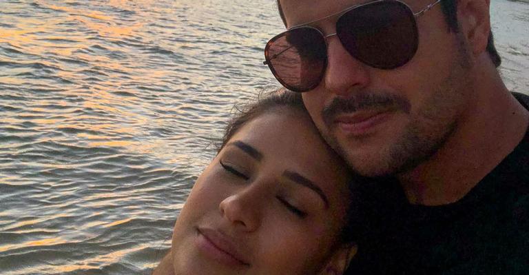 Simone ganha presente e surpresa do marido no aniversário de casamento: “Te amo”