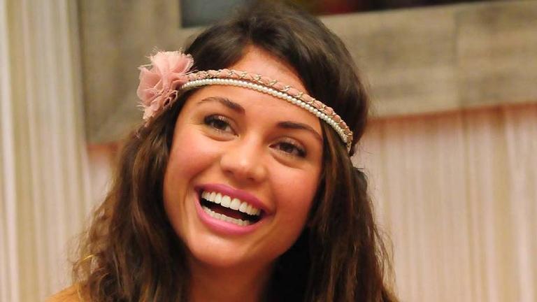 Ex-BBB Maria Melillo dá testemunho e diz que recebeu milagre divino