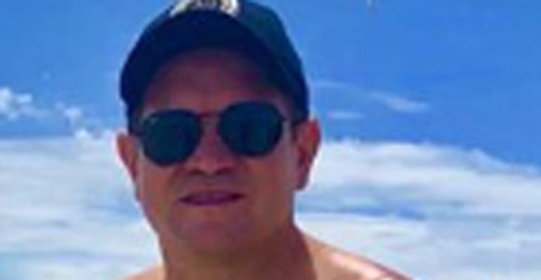 Ximbinha surge muito mais magro em foto ao lado da esposa