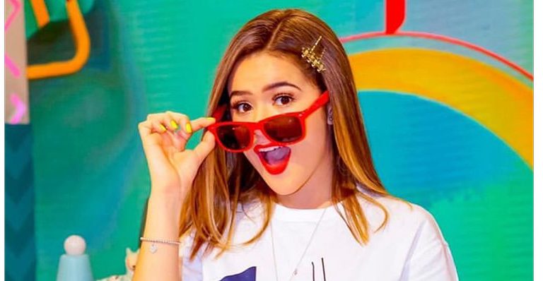 Maísa Silva mostra foto do primeiro episódio de seu programa