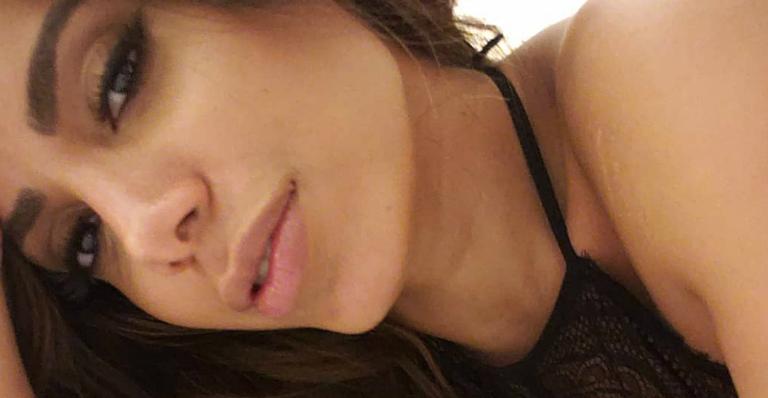 Rebola! Anitta fala inglês e se solta dançando funk nas redes sociais