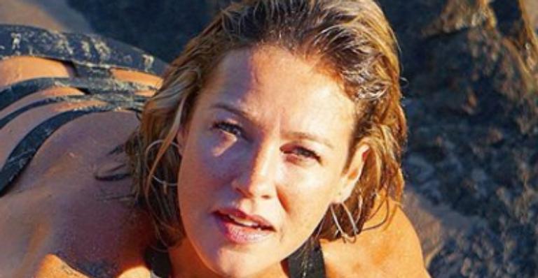 Após término, Luana Piovani mostra as curvas em clique sensual na praia e encanta fãs: ”Mulherão”