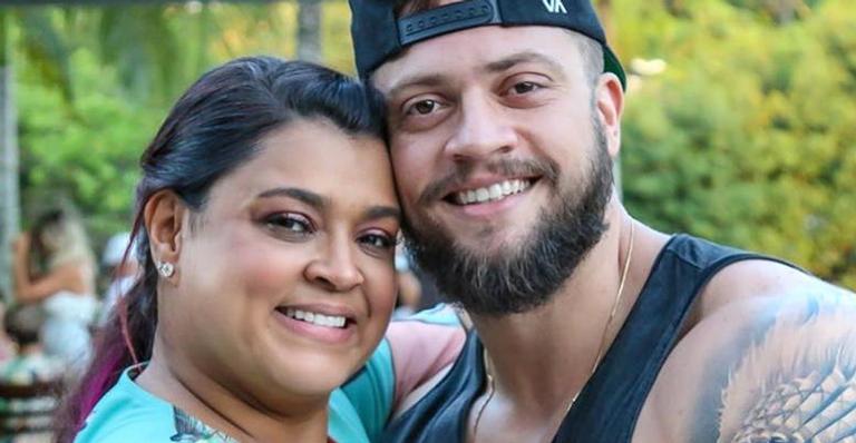 Marido de Preta Gil faz declaração romântica e abdômen sarado rouba a atenção