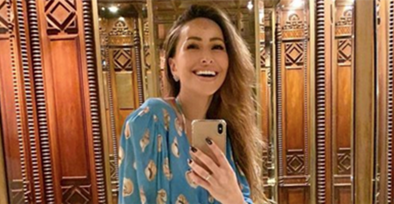 Filha de Sabrina Sato rouba a cena ao surgir sorridente em nova foto