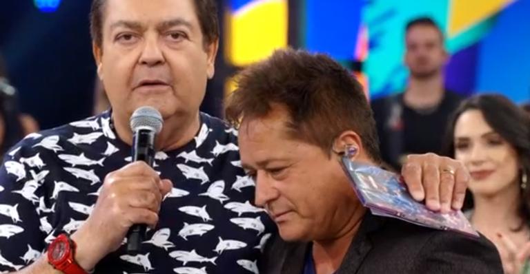 Indireta? No Faustão, Leonardo se emociona e solta comentário indiscreto sobre os filhos