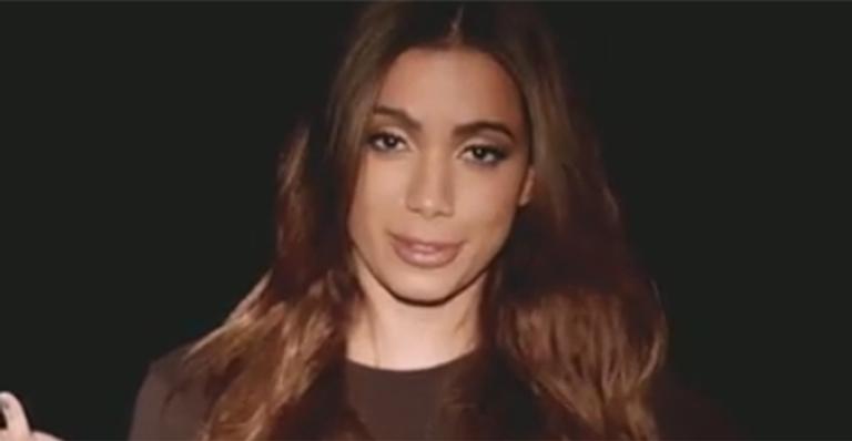 Anitta aproveita polêmicas e anuncia álbum trilíngue ‘KISSES’