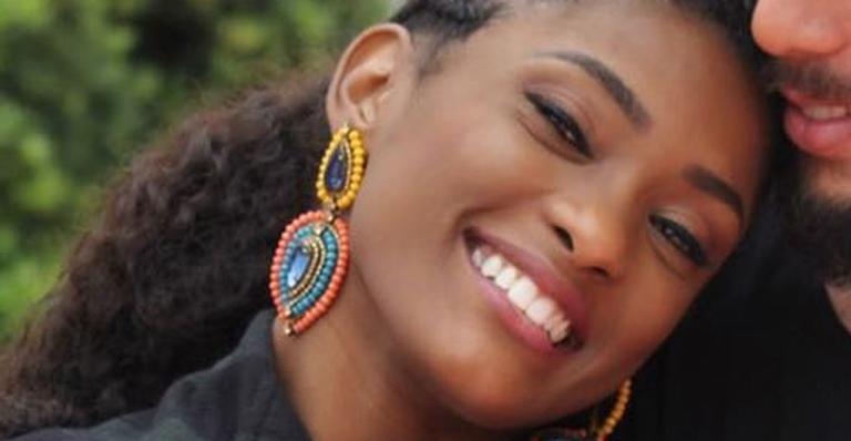 Erika Januza é criticada após publicar a primeira foto com o namorado