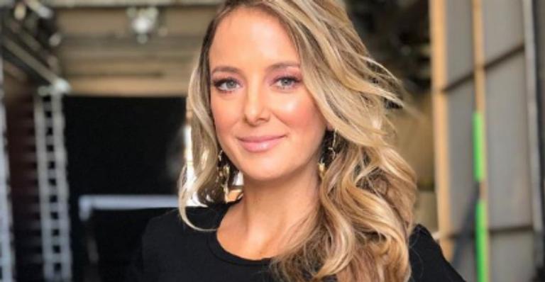 Grávida, Ticiane Pinheiro divide momento de carinho com a mãe, Helô Pinheiro: ”Paparicando a Manu”