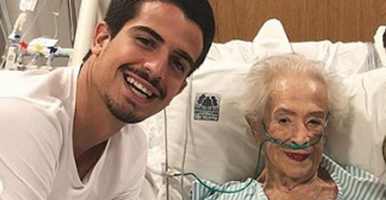 Enzo Celulari comove fãs ao se despedir da avó: ”Descansou”
