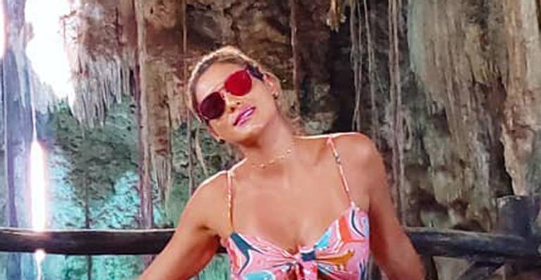 De biquíni, Lívia Andrade se refresca em belíssima gruta no México: ”Banho de purificação”