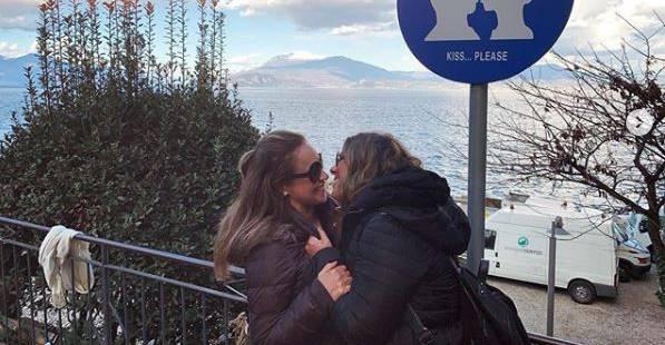 Na Áustria, Daniela Mercury se diverte na neve com a mulher Malu Verçosa