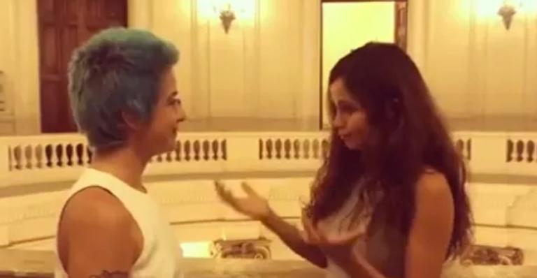 Após pedir namorada em casamento em LIBRAS, Nanda Costa recebe elogio de pessoas surdas