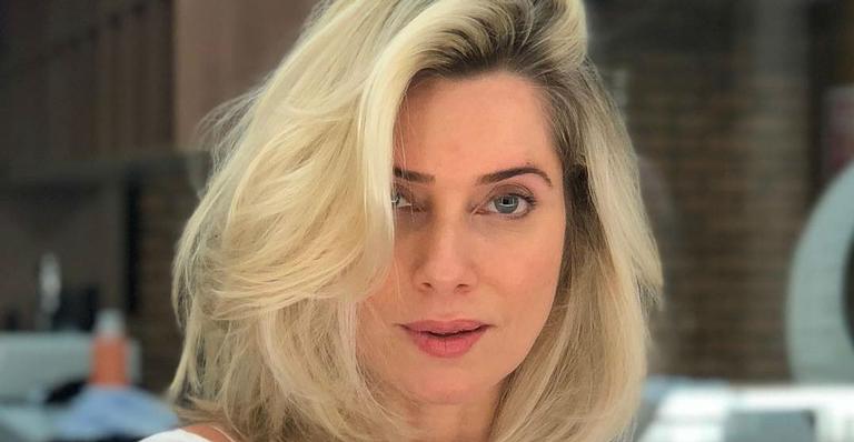 Letícia Spiller esbarra com o filho Pedro Novaes nos estúdios da TV Globo