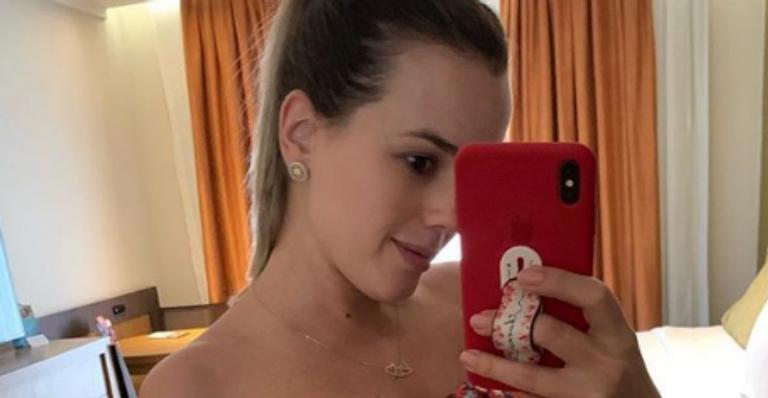 De biquíni, Thaeme impressiona seguidores com barrigão de 35 semanas: ”Estamos crescendo”