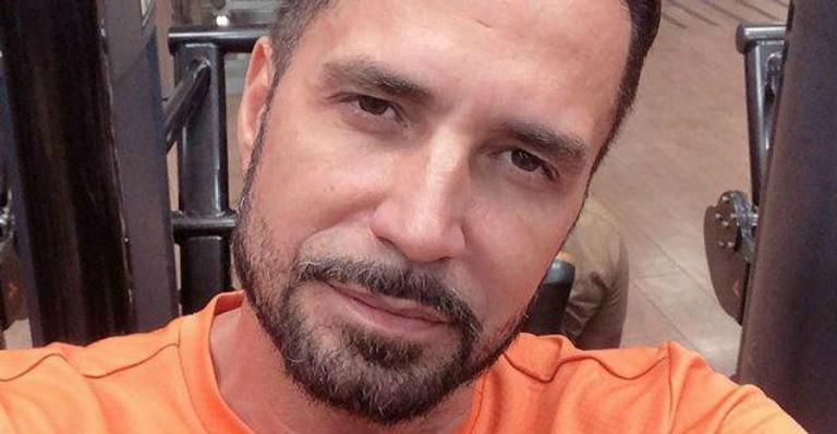 Latino faz gesto obsceno durante programa de Celso Portiolli e é criticado por internautas