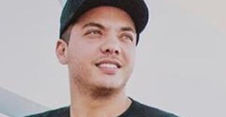 Filho de Wesley Safadão invade o estúdio do pai e esbanja fofura