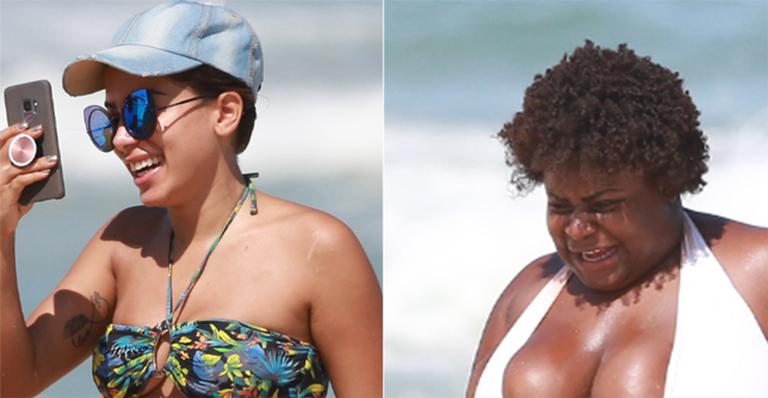 Anitta e Jojo Todynho vão à praia e exibem corpos reais