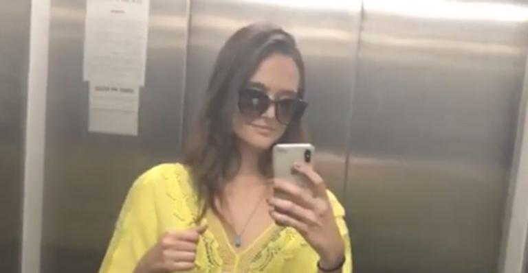 Após separação, Juliana Paiva curte praia e manda indireta para o ex: ‘Já chorei mares e rios’