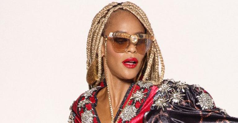 Aline Wirley usa look deslumbrante na final do The Four