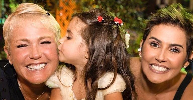 Deborah Secco parabeniza Xuxa Meneghel, aniversariante do dia: ”Arco-íris de energia”