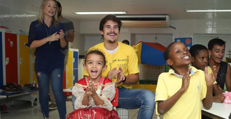 Nicolas Prattes faz primeira aparição pública após terminar o namoro com Juliana Paiva