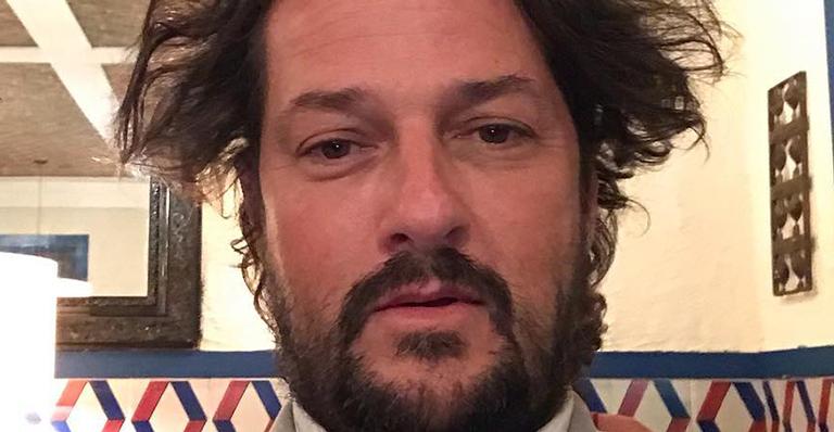 Marcelo Serrado mostra foto rara dos três filhos juntos: ‘Meus babies’