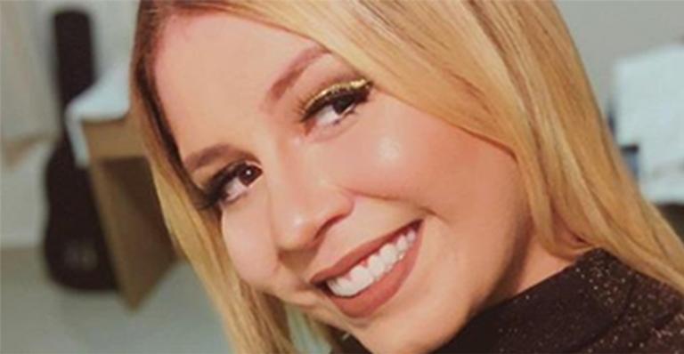 Marília Mendonça surge com look coladinho e leva cantada provocante de fã